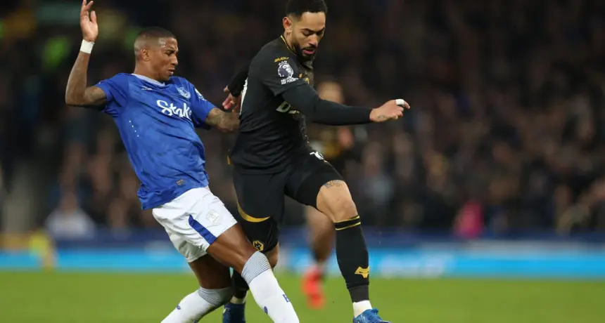 Ashley Young Receives Standing Ovation from Everton Teammates